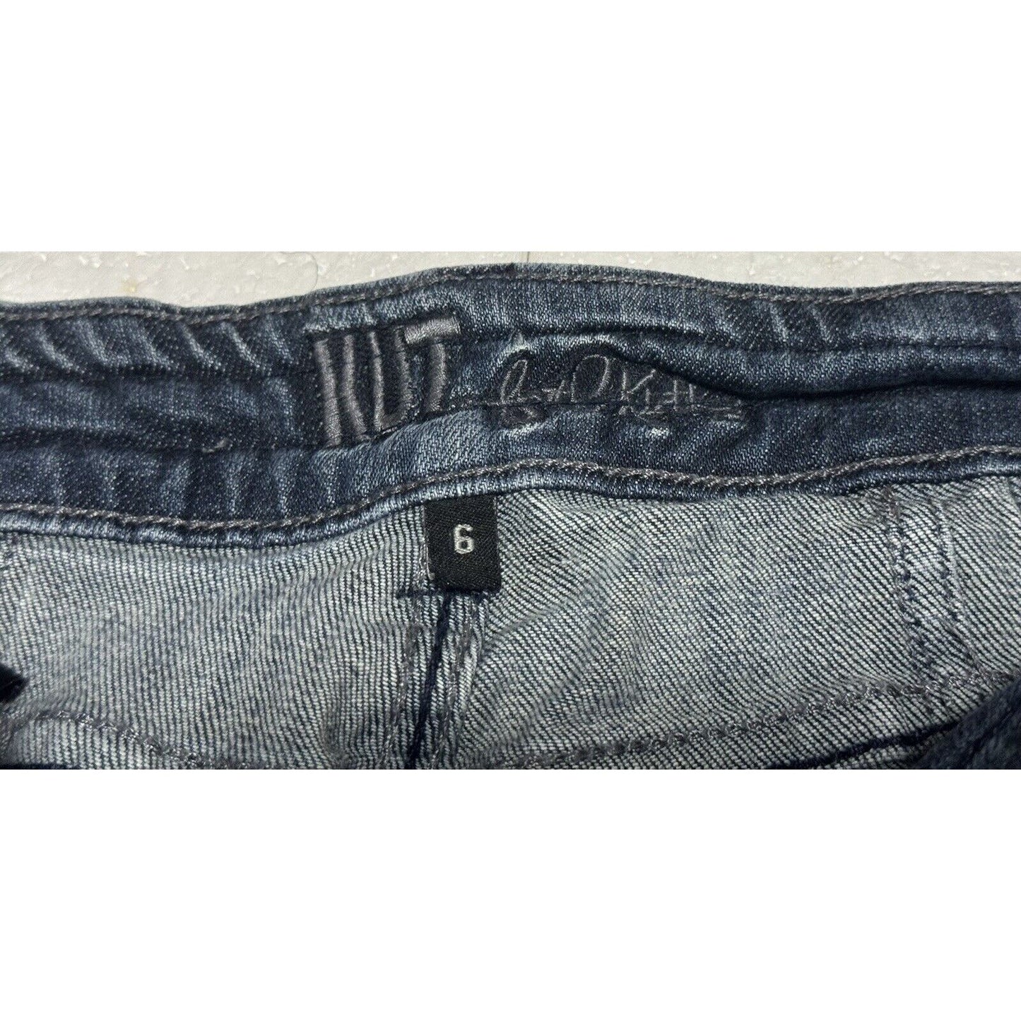 Kut From The Kloth Medium Wash Mid Rise Boot Cut Jeans Size 6 KP598MA1